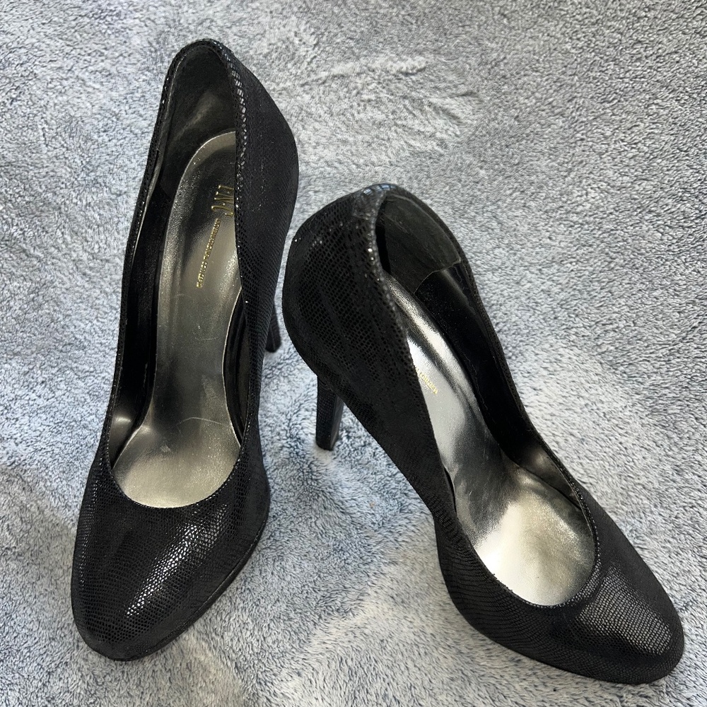 INC Black platform heel. Leather upper.